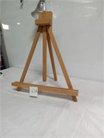 Pitcher easel
