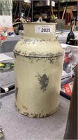 Decorative oil can