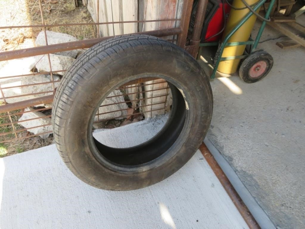 225/65R17 Tire