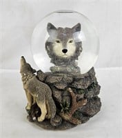 Westland Giftware Wolf Snowglobe