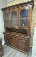 Eighties style wooden 2 piece China Cabinet. Has 3