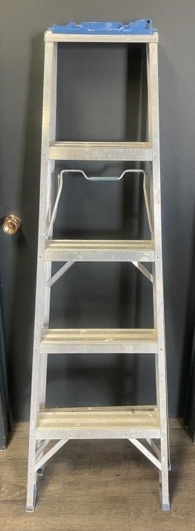 Aluminum Stepladder - size is approx. 5’ closed.