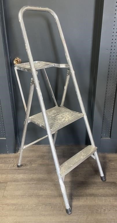 Aluminum 2-step Painter’s Ladder. Approx. 52”