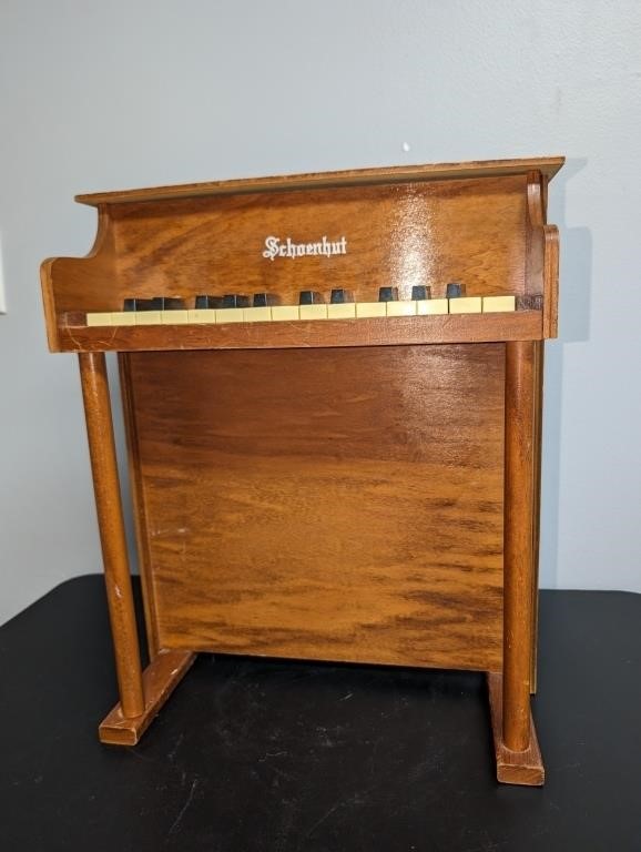 Vintage Schoenhut 15 Key Child's Piano