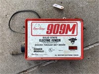 Dyna Charger Electric Fencer, 909M