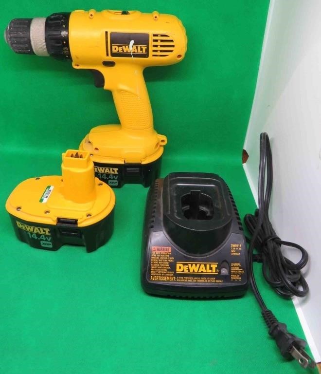 Dewalt 14.4 Volt Cordless Drill With 2 Batteries