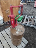 John Deere 16 Gallon Barrel w/ Hand Crank Pump