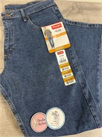 New pair of 36 x 30 Wrangler Mens Jeans