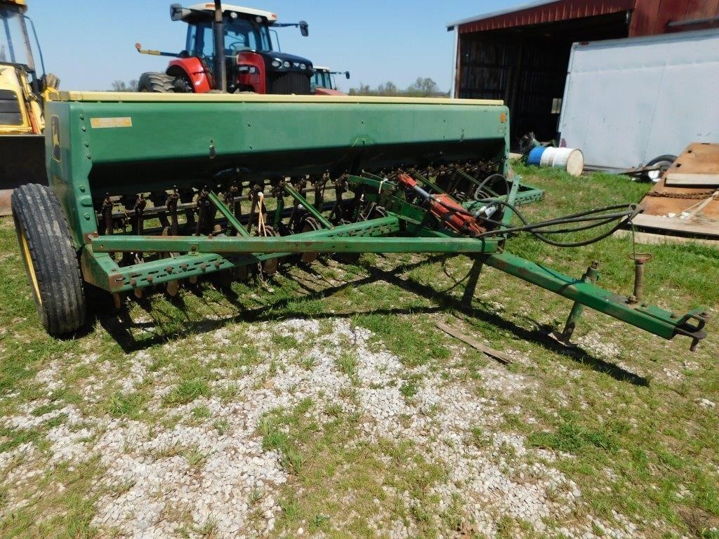 JD 8300 21 HOLE DRILL