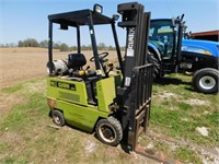 GCX CLARK 15E FORK TRUCK