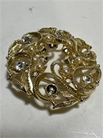 Vintage piece of Costume jewelry broach pendant