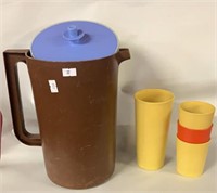 TUPPERWARE PITCHER MIS-MATCHED LID, FOUR CUPS