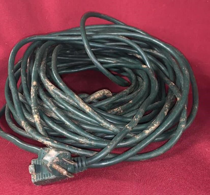 OUTDOOR HEAVY DUTY EXTENSION CORD.