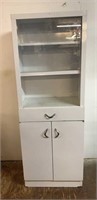 VINTAGE METAL KITCHEN CABINET. USED CONDITION 24W