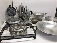 Assorted stainless & aluminum kitchen items