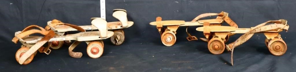 Lot of 2 pairs of vintage roller skates