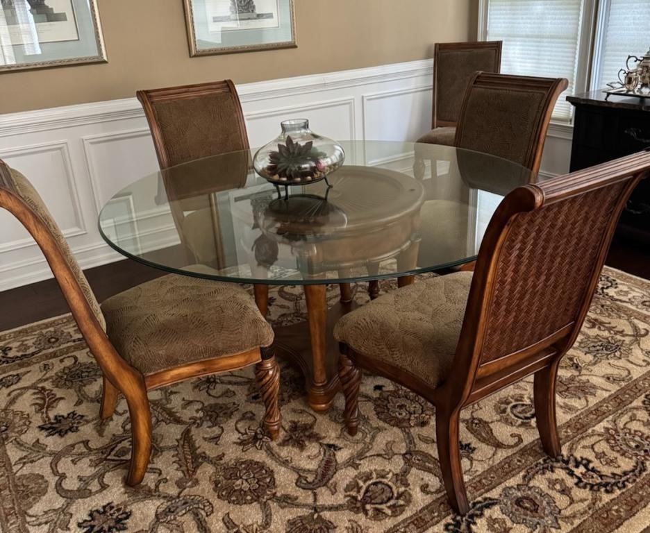 Heavy Round Glass top dining table w/6 Chairs