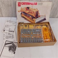 AMT Caterpillar D8H Model Kit