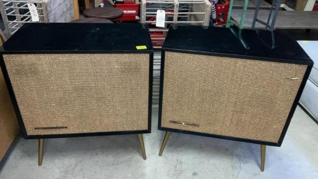 Vintage RCA stereo and speaker