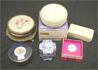 Quantity of various trinket boxes