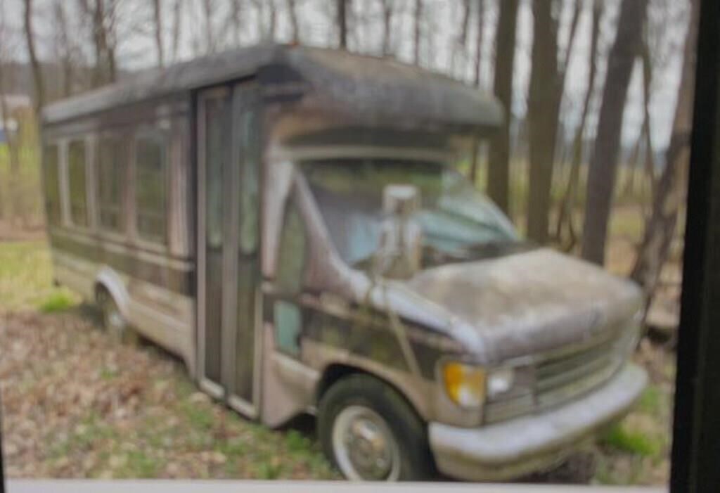 1993 Supreme/Ford bus/camper, T.M.U., no keys,