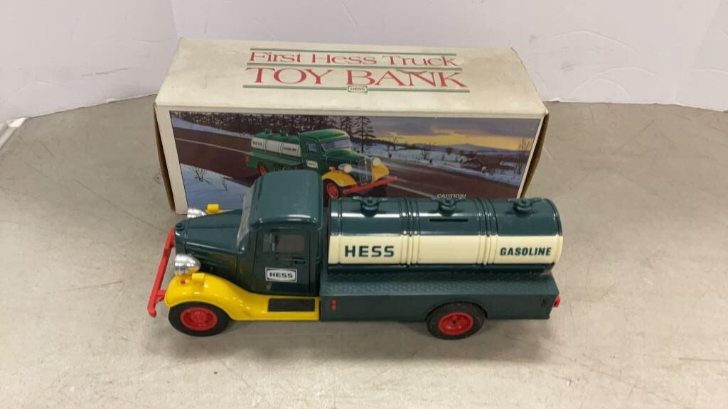 Hess tanker truck, inside cardboard is missing