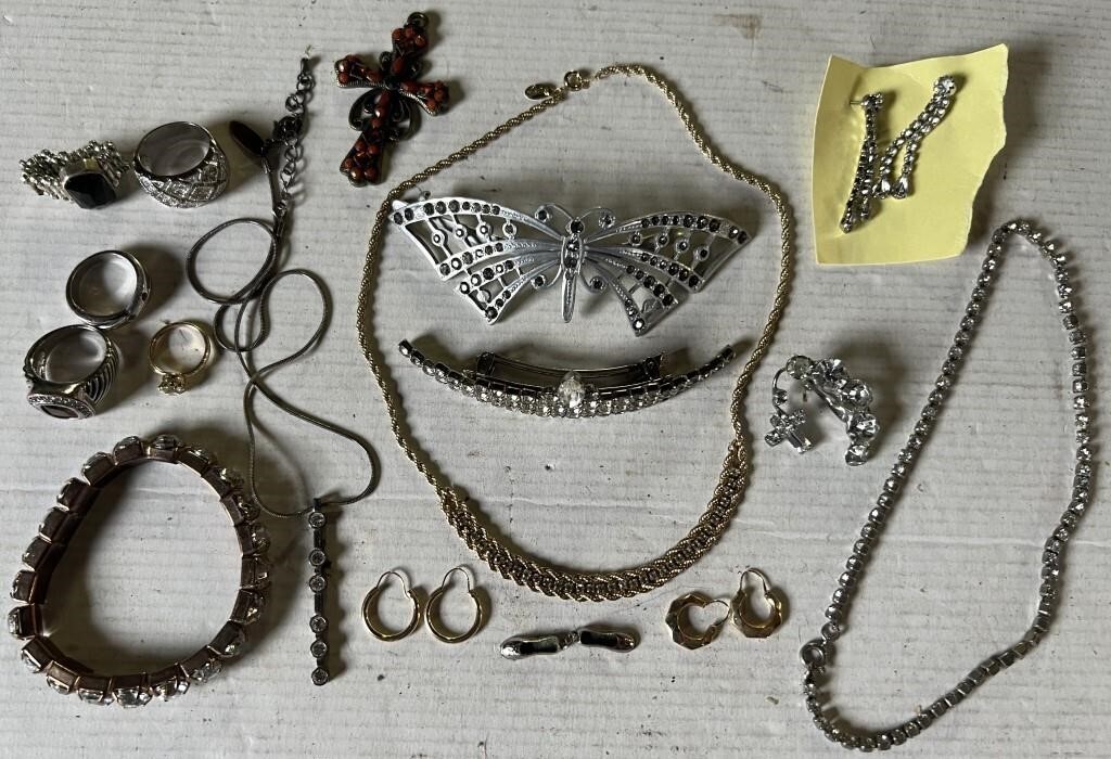 Vintage costume jewelry items