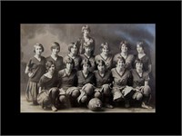 1929 WOMEN'S BASKETBALL PHOTOGRAPH