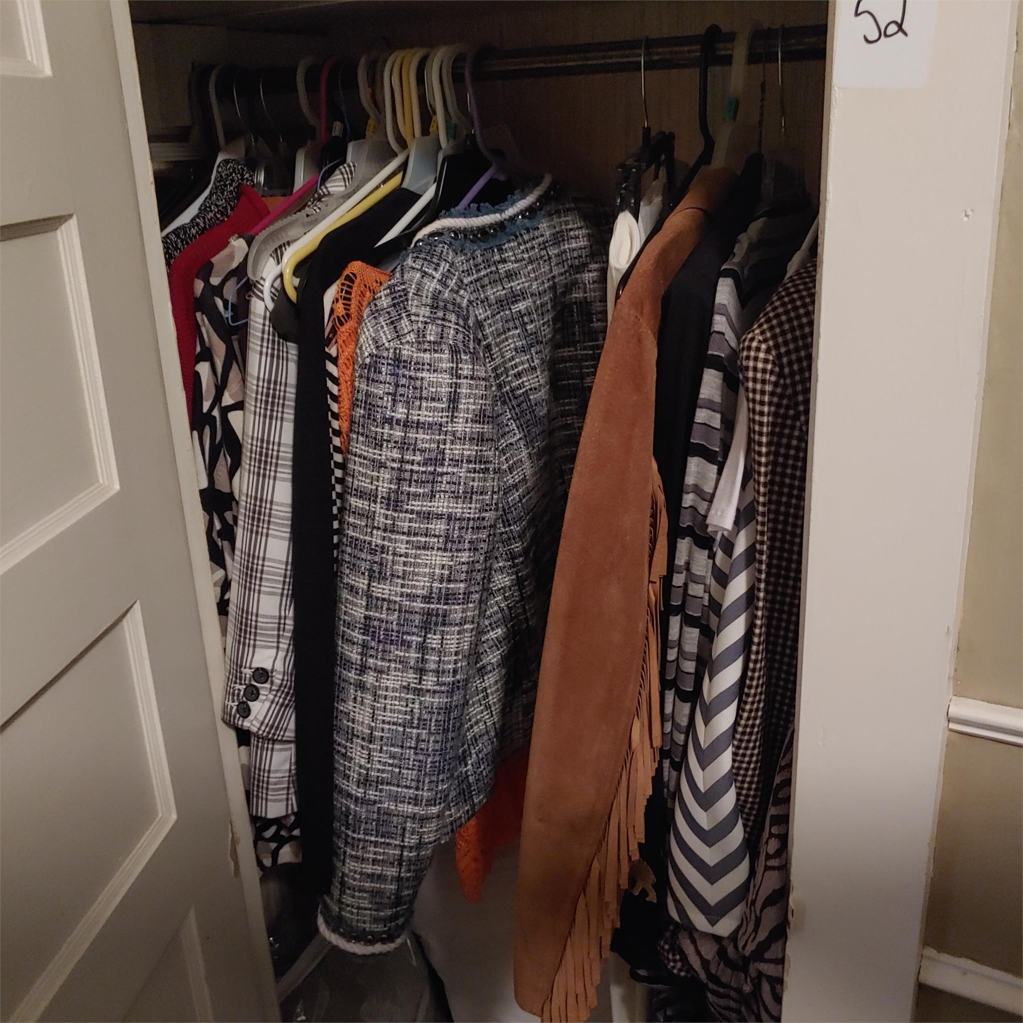 CONTENTS OF CLOSET (WOMEN'S CLOTHING)