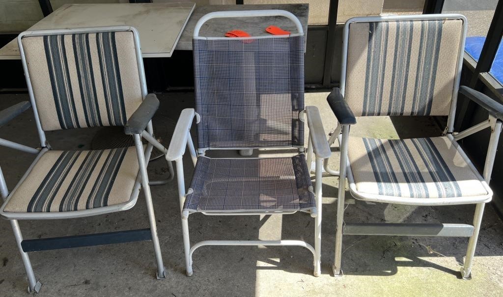 2 tables & 3 folding lawn chairs