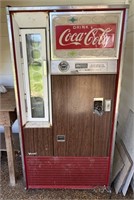 Vintage 61/2oz Vendo Coke machine / not running