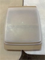 Tupperware dish with lid