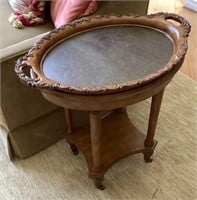 Oval tray-top side table
