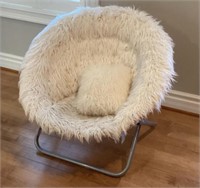 Faux fur folding papasan chair