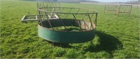 Round bale feeder