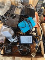 Lot of assorted electronic componenta including