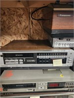 Sanyo VCR 6400  Betacord VCR. Powers on.