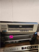Shintom VP3000 VCR. Powers on.