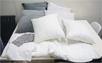 Six cushions & a quantity of linen