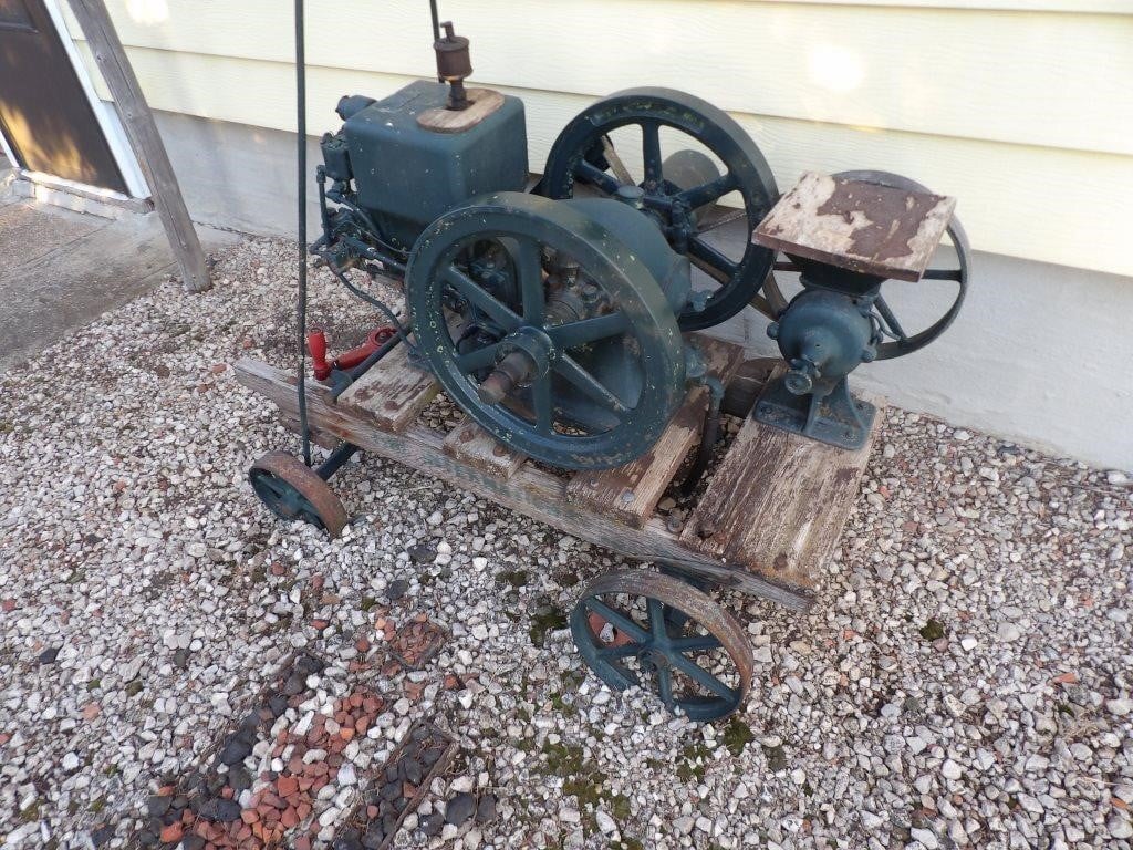 Rare IH Gas Engine on stand with corn grinder ,TyM