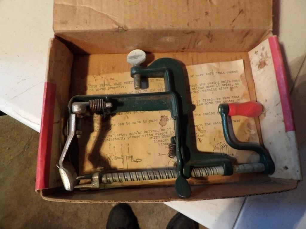 ,Estate,Farm trac & equip,tools.Antiques,Gas Engines 50+toy