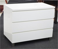 Contemporary chest of drawers