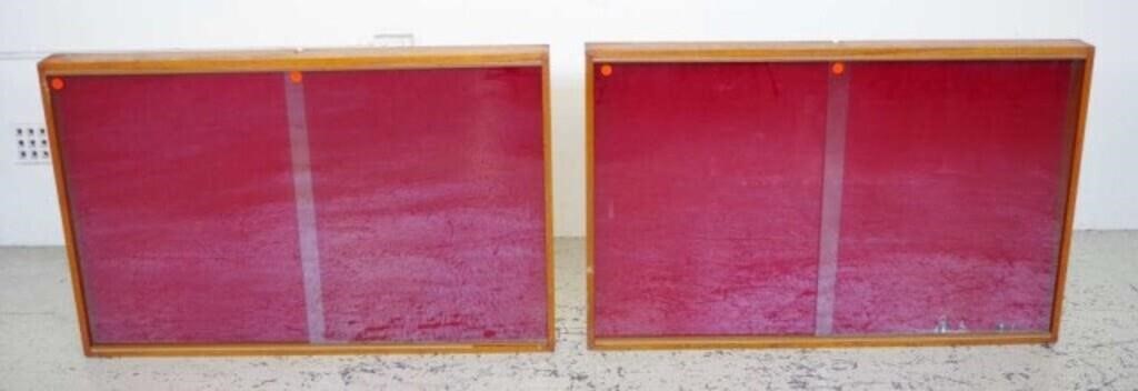 Pair of display cases suitable for wall mounting