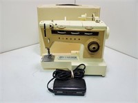 Singer Stylis Vintage Sewing Machine W/Case W126