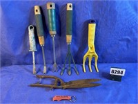 Hand Cultivators, Pruners, Weed Poppers