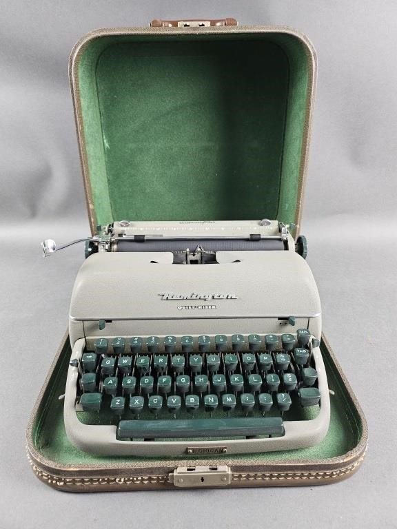 Vintage Remington Quiet-Riter Typewriter