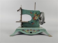 Vintage Lindstrom "Little Miss" Toy Sewing Machine