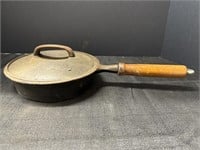 Marked Taiwan 8in cast iron skillet w/ lid