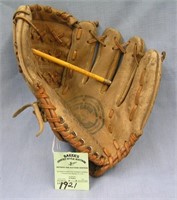 Vintage leather baseball glove: the backhanded
