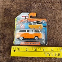 1971 Volkswagen Type 2 Bus Maisto Die-Cast Toy